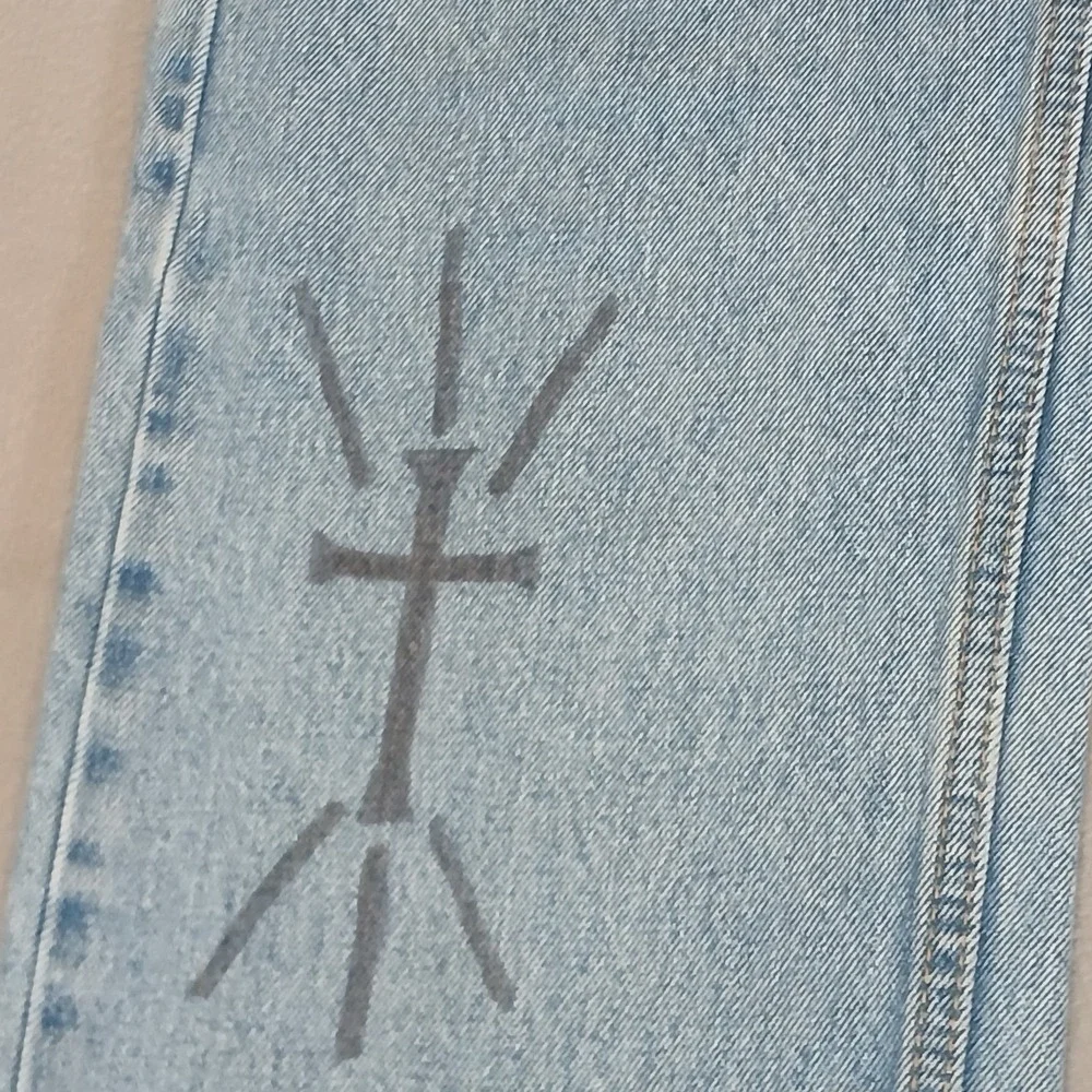 Levis 505 Jeans Mens 34x29 Blue Medium Wash Straight Denim Pants Logo Patches